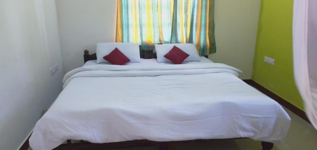 Green Land Estate Homestay 5 Rooms With Garden View Мадикери Екстериор снимка