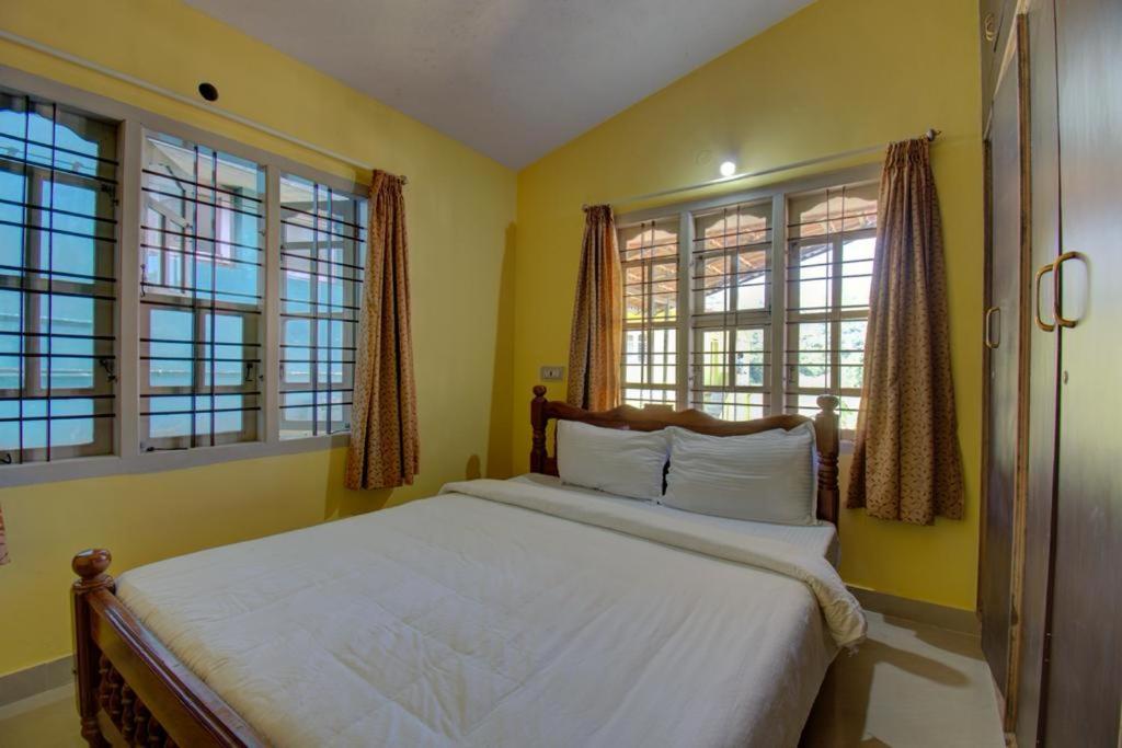 Green Land Estate Homestay 5 Rooms With Garden View Мадикери Екстериор снимка